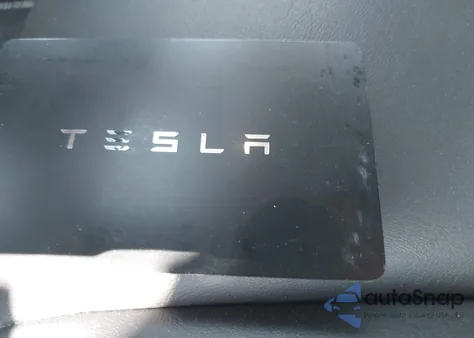 2023 Tesla Model Y Awd/Long Range Dual Motor All-Wheel Drive z USA, uszkodzony, nr VIN 7SAYGDEE6PF851180